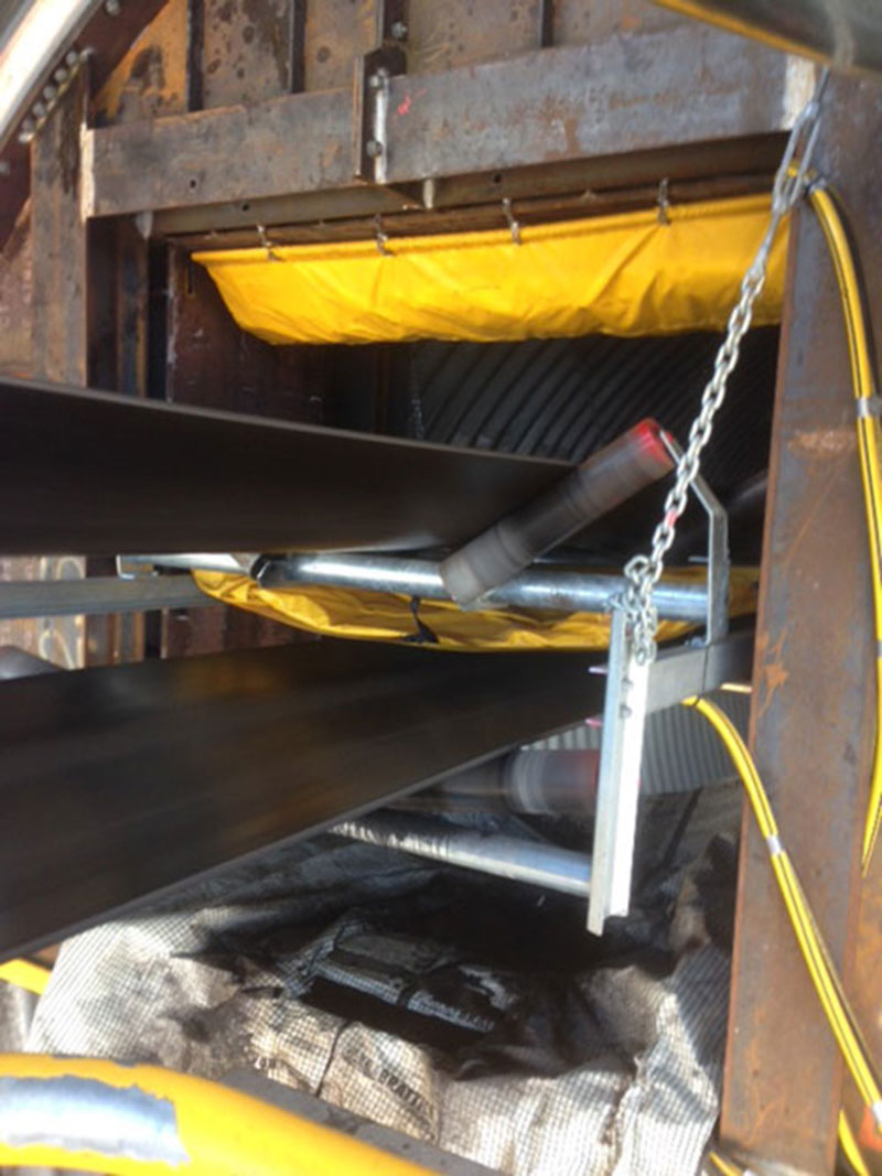 Hybrid inflatable and steel mine seal system around a conveyor belt